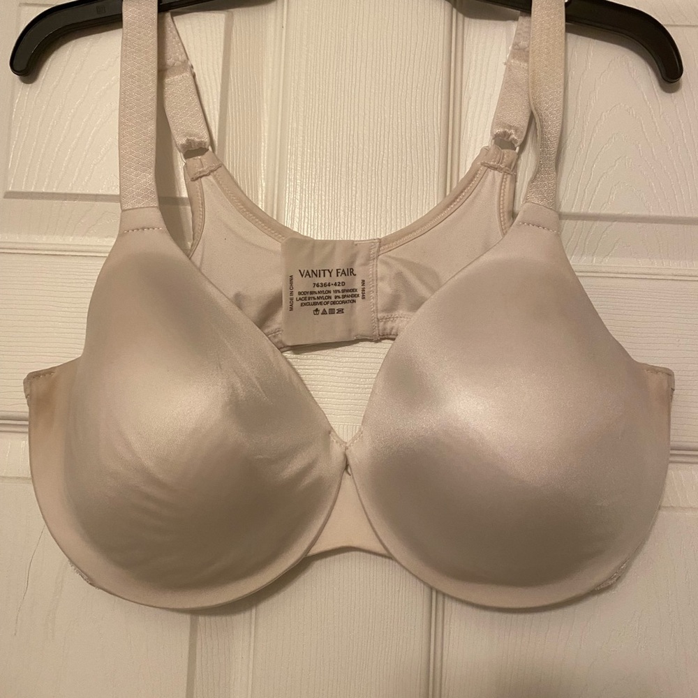 Vanity Fair Women's Light Beige Bra